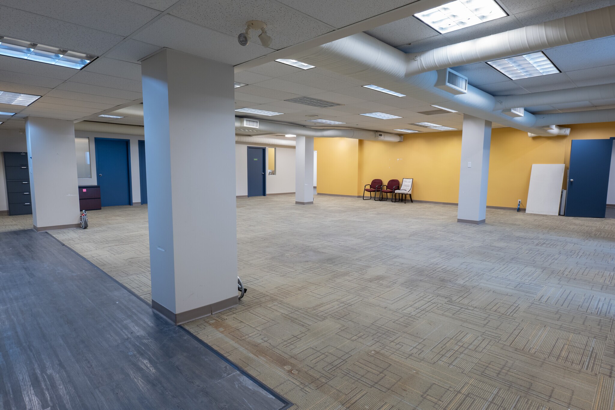 422 6th St, New Westminster, BC à louer Photo principale– Image 1 sur 17