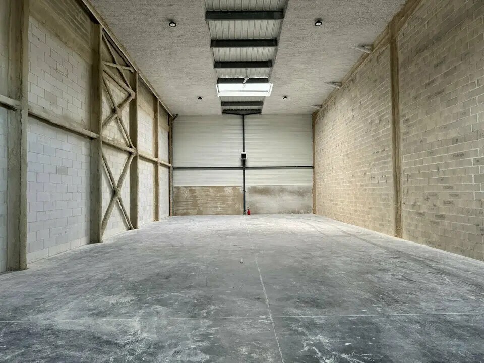 Local d'activités dans Le Mesnil-Amelot à vendre Photo de l’immeuble– Image 1 sur 18