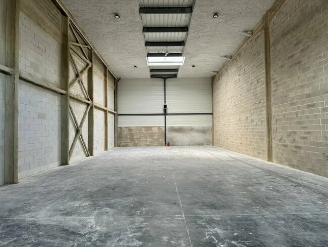 Plus de détails pour Local d’activités à vendre