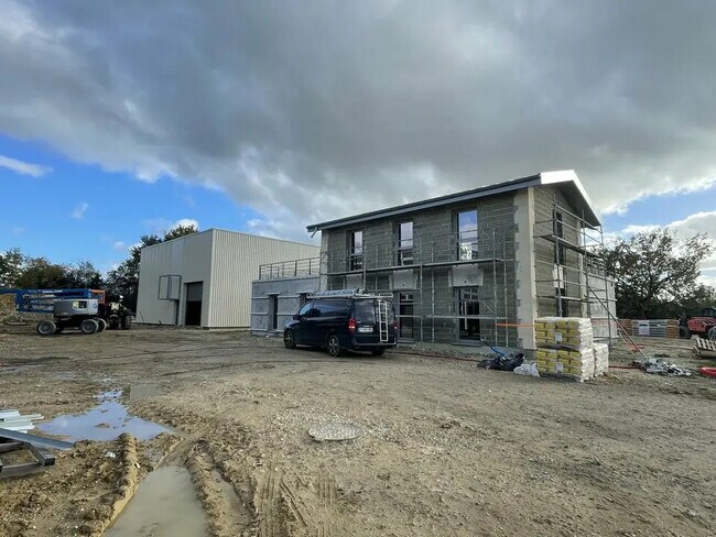 Plus de détails pour Local d’activités à vendre