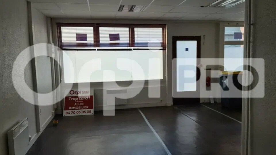 Bureau dans Montluçon à louer - Photo de l’immeuble – Image 1 sur 5