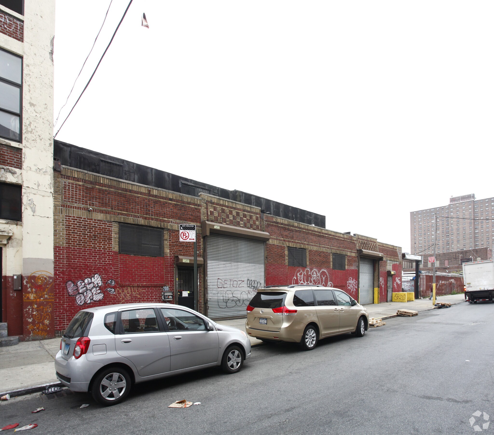200 Cook St, Brooklyn, NY à vendre Photo de l’immeuble– Image 1 sur 7