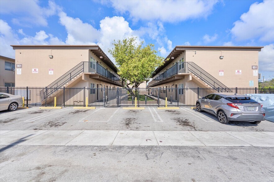 901-951 NW 8th Ave, Pompano Beach, FL à vendre - Photo de l’immeuble – Image 1 sur 18