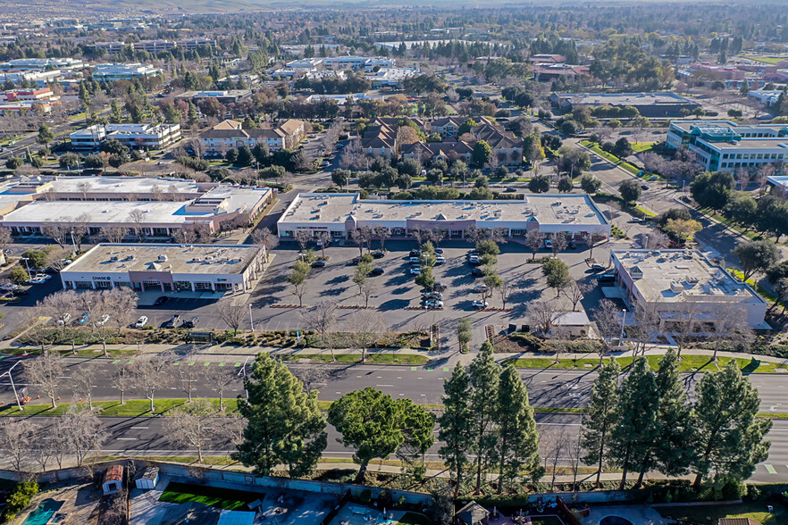 4501 Hopyard Rd, Pleasanton, CA à louer - Photo de l’immeuble – Image 2 sur 6