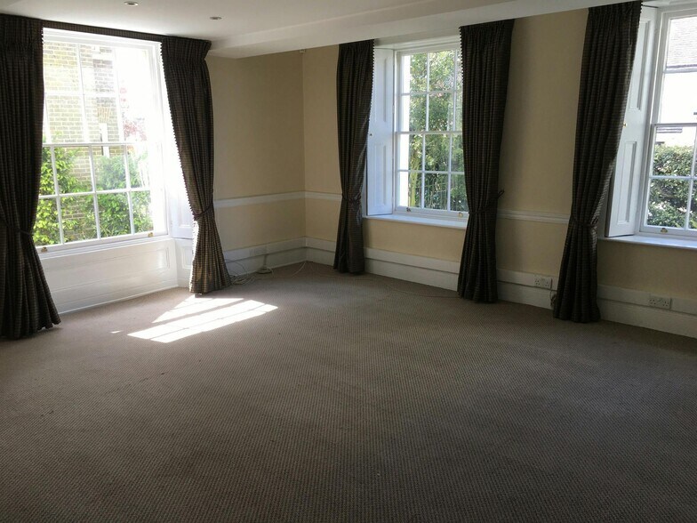 Market St, Hailsham à louer - Photo de l’immeuble – Image 3 sur 10