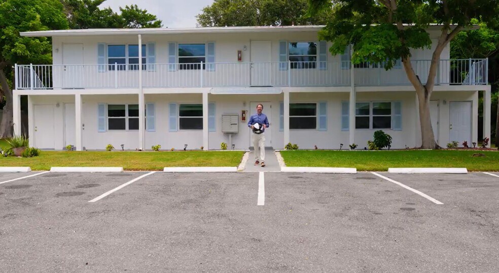 741 Hernando St, Fort Pierce, FL à vendre - Vidéo sur l’annonce professionnelle – Image 2 sur 37