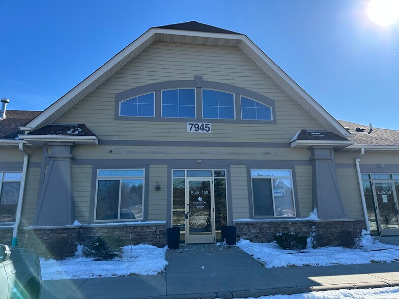 7945 Stone Creek Dr, Chanhassen, MN à vendre - Photo de l’immeuble – Image 3 sur 31