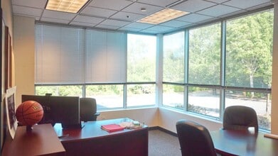 7650 SW Beveland St, Tigard, OR à louer Photo de l’immeuble– Image 2 sur 5