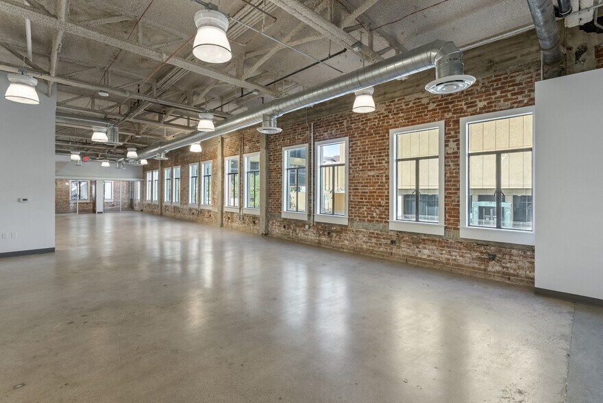 45 W Jefferson St, Phoenix, AZ à louer - Photo de l’immeuble – Image 2 sur 9