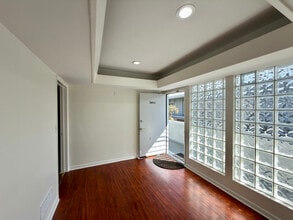 15216 Vanowen St, Van Nuys, CA à louer Photo intérieure– Image 2 sur 12