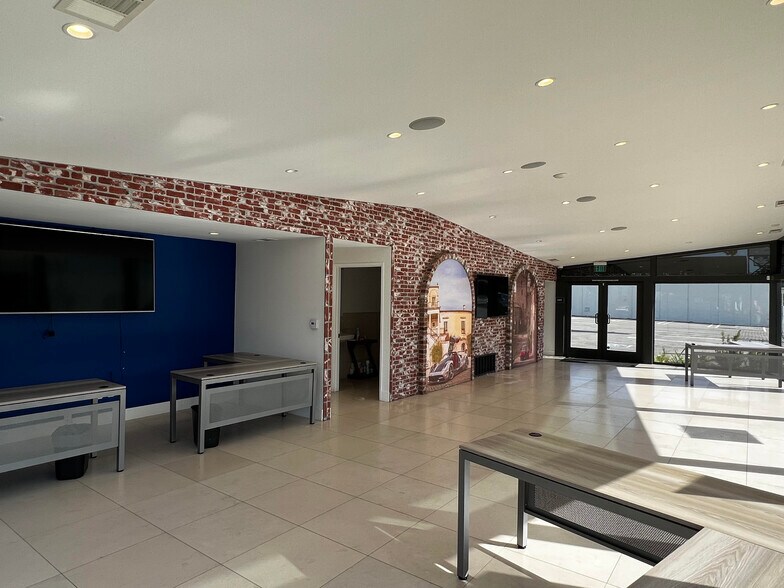 600 W Coast Hwy, Newport Beach, CA à louer - Photo de l’immeuble – Image 3 sur 6