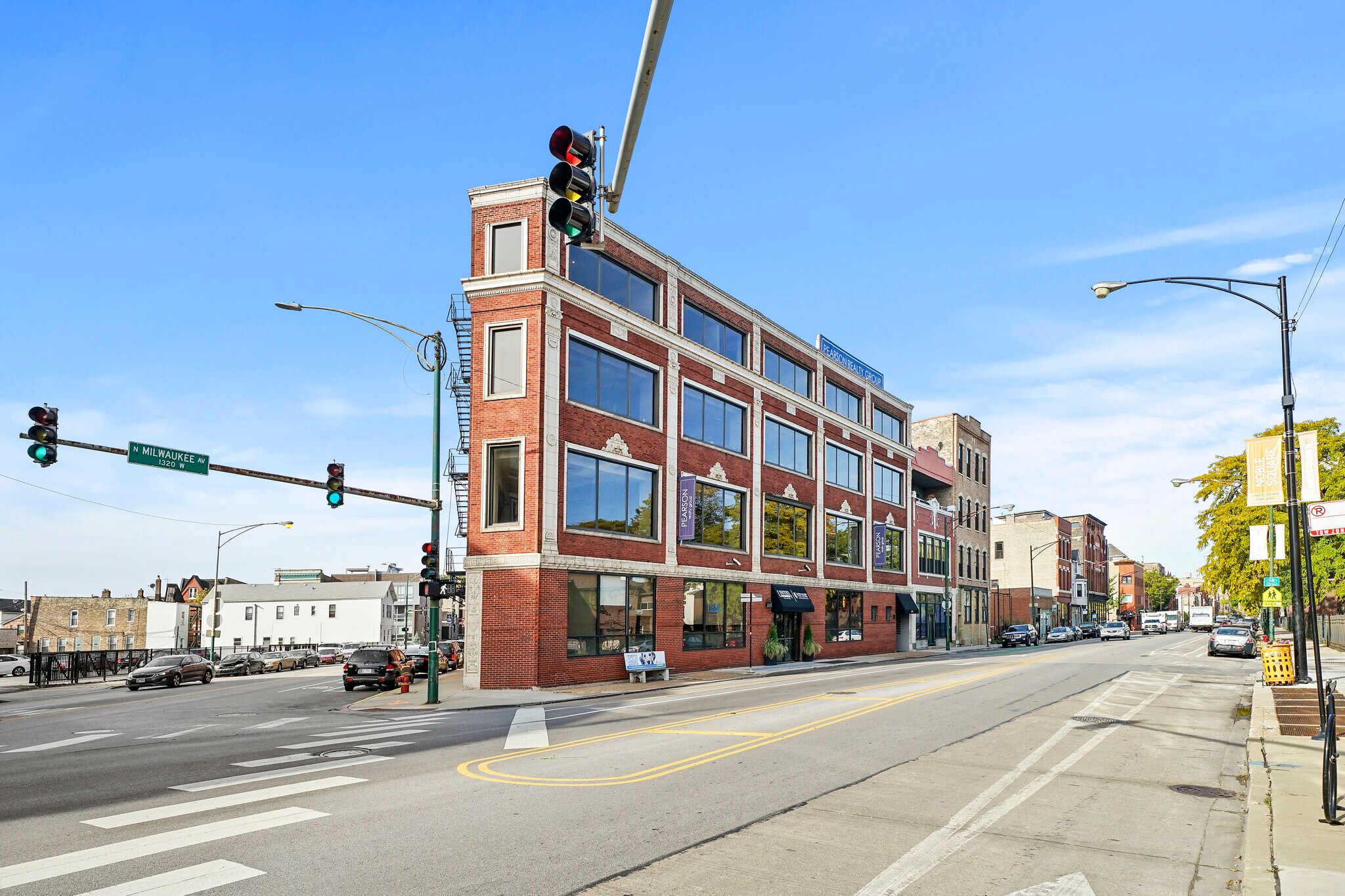 1000 N Milwaukee Ave, Chicago, IL à louer Photo de l’immeuble– Image 1 sur 13