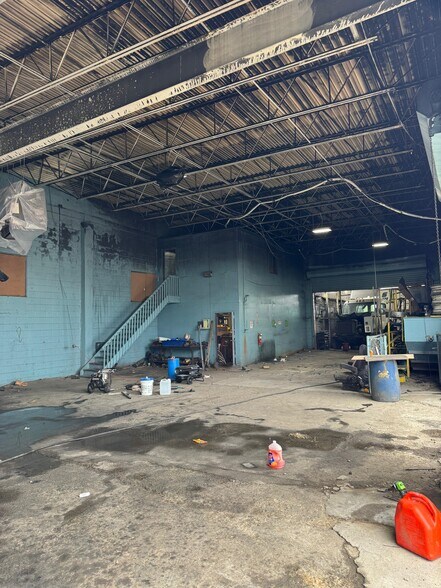 184-188 Doremus Avenue ave, Newark, NJ à louer - Photo intérieure – Image 3 sur 11