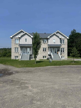 Plus de détails pour 1325-1325 Rue Des Volets, Sainte-julienne, QC - Logement à vendre