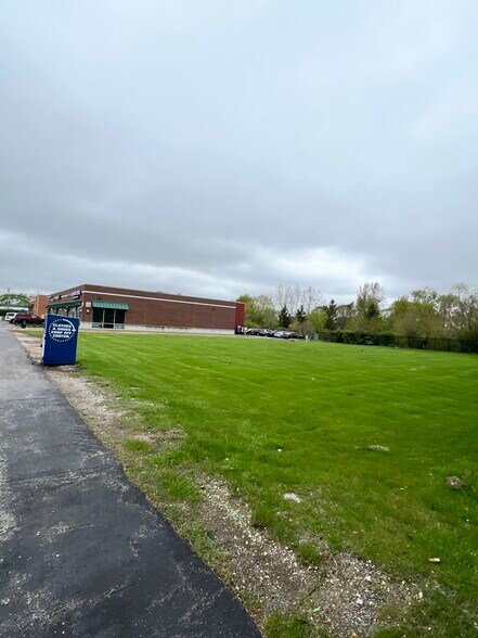 60 E Belvidere Rd, Hainesville, IL à vendre - Photo de l’immeuble – Image 2 sur 5