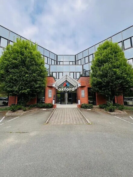 Bureau dans Montigny-le-Bretonneux à louer - Photo de l’immeuble – Image 1 sur 32