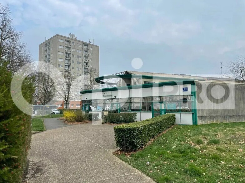 Local commercial dans Le Mée-sur-Seine à vendre - Photo de l’immeuble – Image 1 sur 6