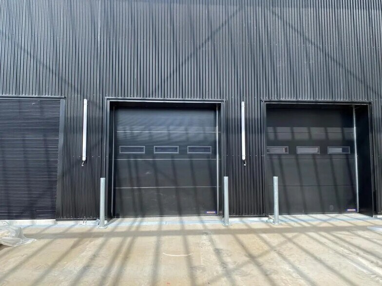 Local d’activités dans Lezennes à louer - Photo de l’immeuble – Image 2 sur 11