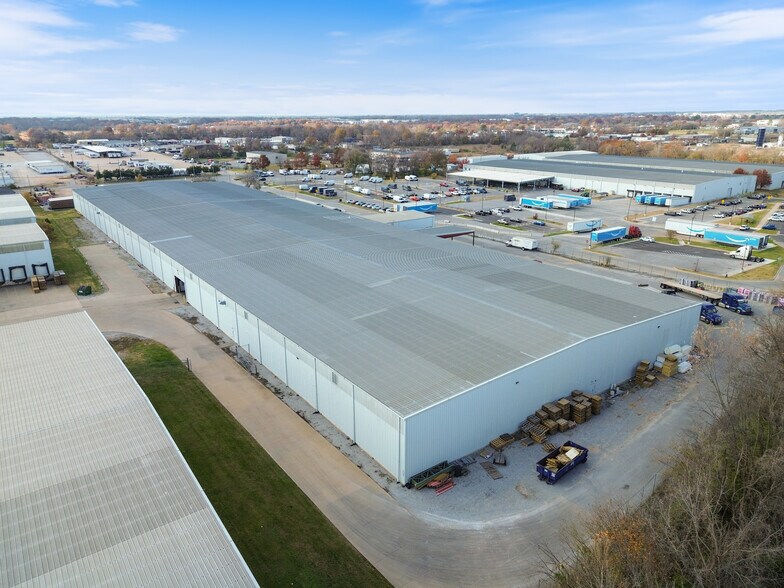 419 S Lincoln St, Lowell, AR à louer - Photo de l’immeuble – Image 2 sur 6