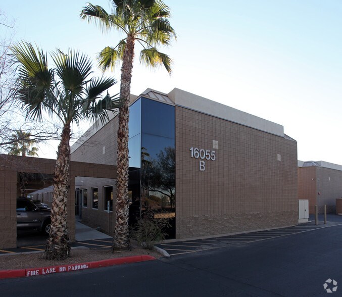 16055 N Dial Blvd, Scottsdale, AZ à vendre - Photo de l’immeuble – Image 2 sur 10