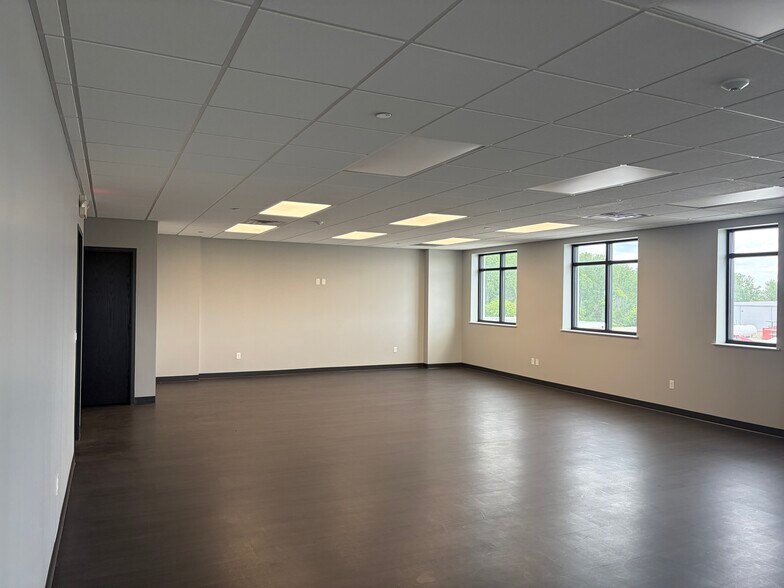 1061 74th St SW, Byron Center, MI à louer - Photo de l’immeuble – Image 2 sur 7