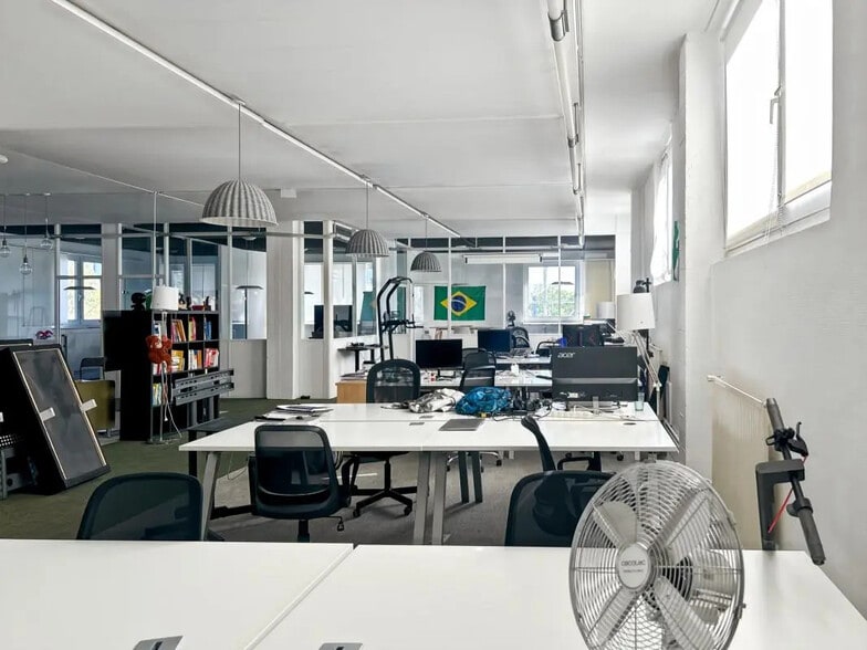 70 Rue Jean Bleuzen, Vanves à louer - Photo de l’immeuble – Image 1 sur 12