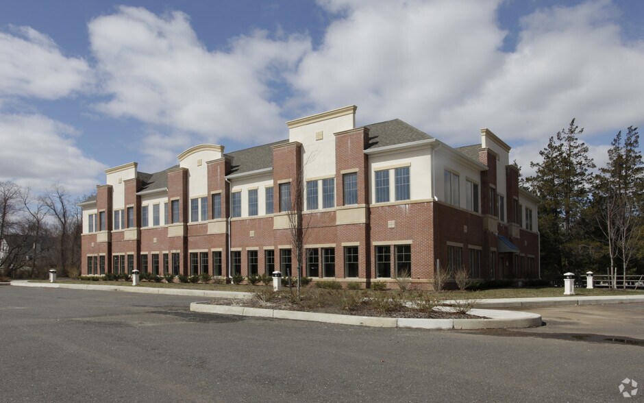 629 Cranbury Rd, East Brunswick, NJ à louer - Photo principale – Image 1 sur 12