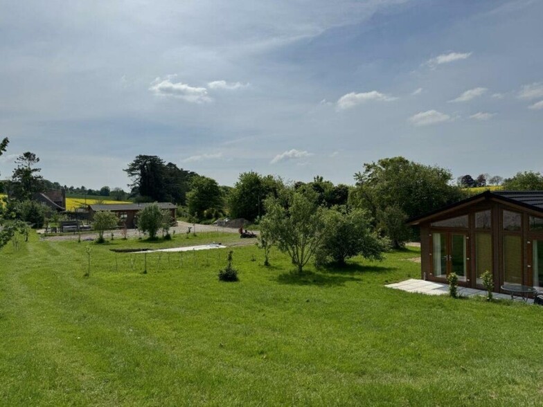 Earthpits Ln, Salisbury à vendre - Photo principale – Image 1 sur 8