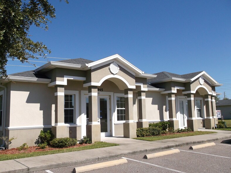 17945 Hunting Bow Cir, Lutz, FL à louer - Photo de l’immeuble – Image 1 sur 18