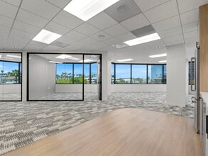 9255 Towne Centre Dr, San Diego, CA à louer Photo intérieure– Image 2 sur 6