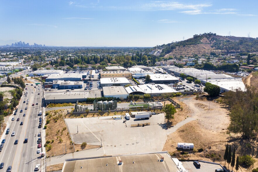 6000 W Jefferson Blvd, Los Angeles, CA à louer - Photo de l’immeuble – Image 3 sur 14