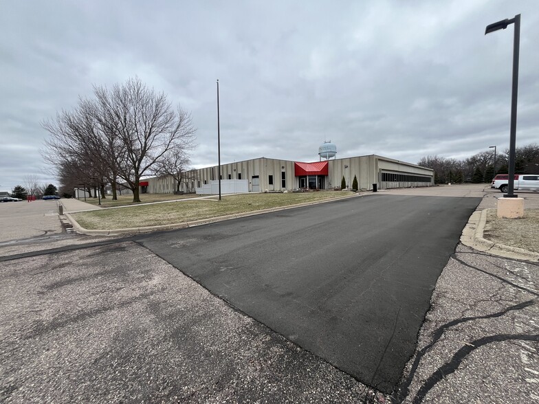 2401 N State St, Waseca, MN à louer - Photo de l’immeuble – Image 1 sur 15