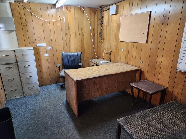 618 N Fries Ave, Wilmington, CA à louer - Photo de l’immeuble – Image 3 sur 10
