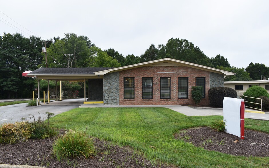 256 Hospital St, Mocksville, NC à louer - Photo de l’immeuble – Image 1 sur 5