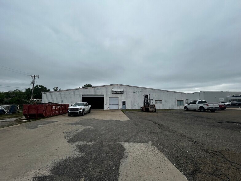 2929 E Apache St, Tulsa, OK à vendre - Photo de l’immeuble – Image 2 sur 16