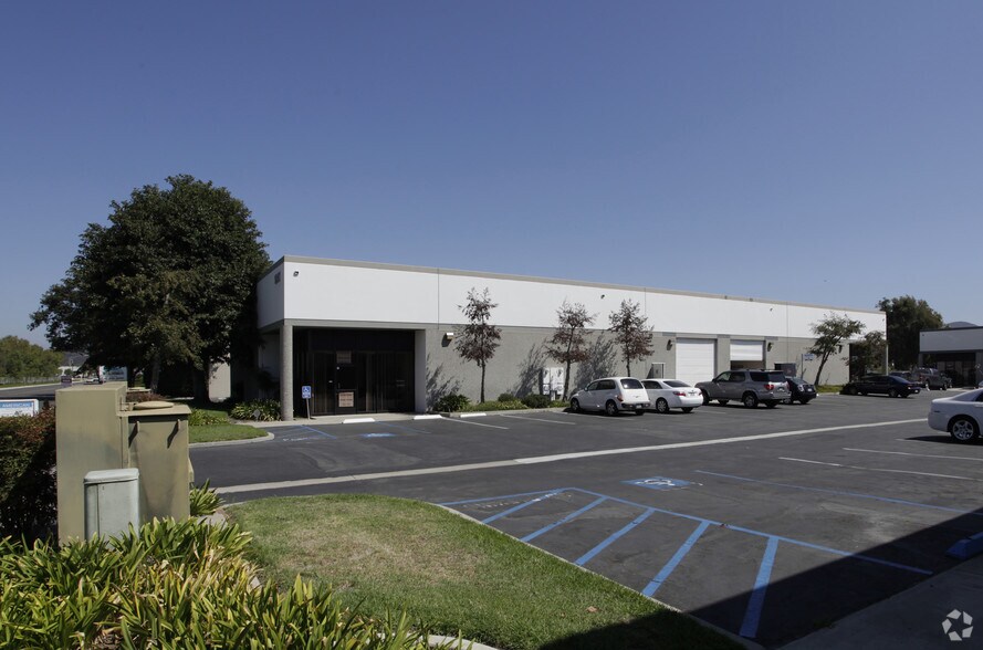 1205 Linda Vista Dr, San Marcos, CA à louer - Photo de l’immeuble – Image 2 sur 14