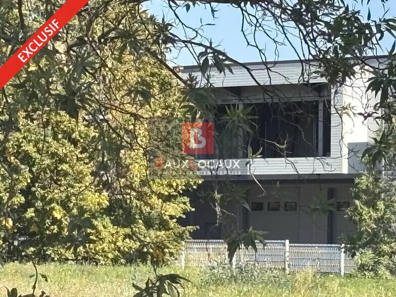 Bureau dans Roquemaure à louer - Photo de l’immeuble – Image 1 sur 3