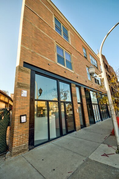 3404-3412 N Sheffield Ave, Chicago, IL à louer - Photo de l’immeuble – Image 1 sur 8