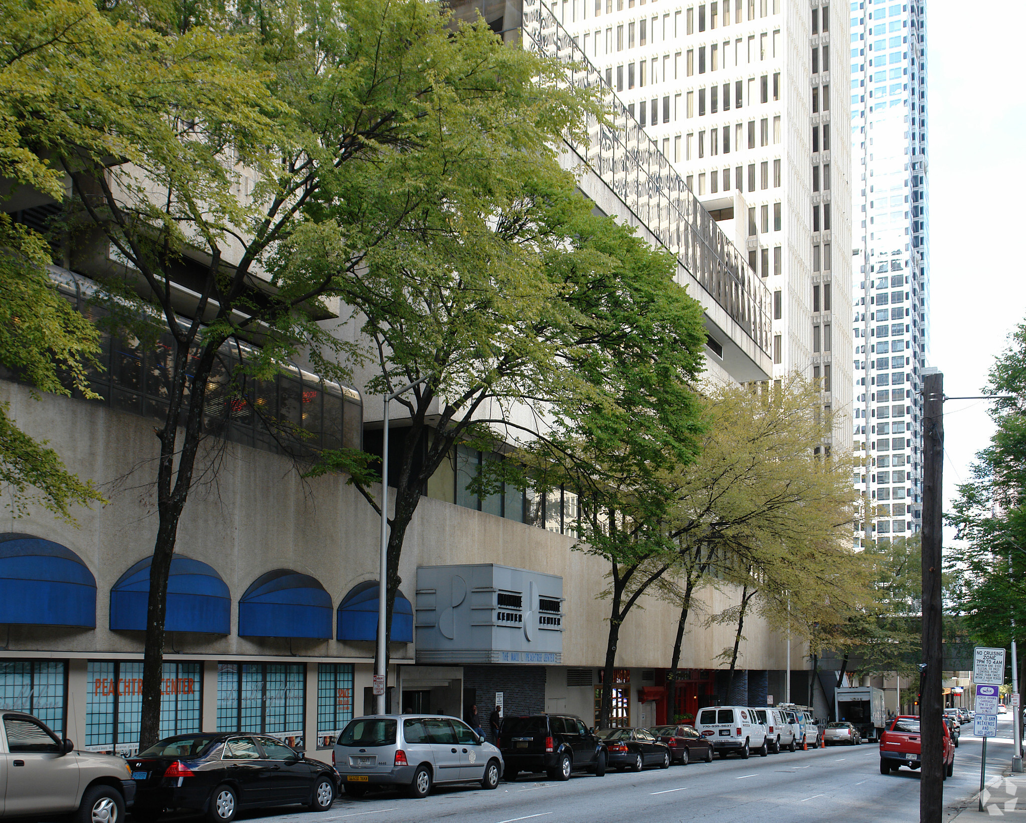 231 Peachtree St NE, Atlanta, GA à louer Photo de l’immeuble– Image 1 sur 4