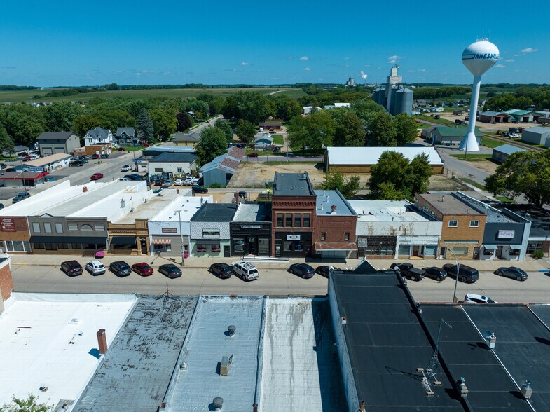 121 N Main St, Janesville, MN à vendre - Photo de l’immeuble – Image 1 sur 7