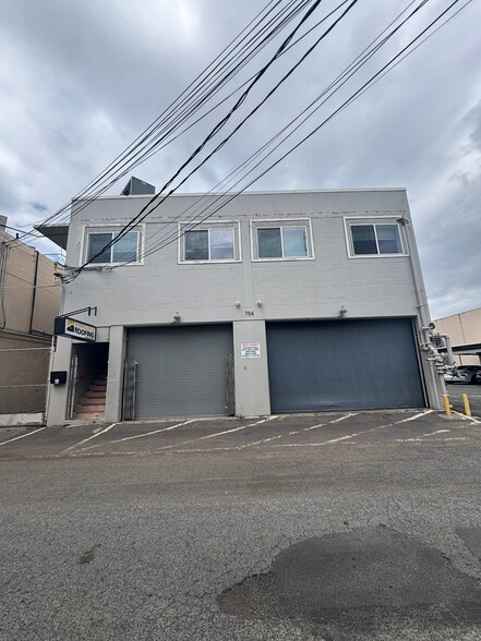 754 Ilaniwai St, Honolulu, HI à louer - Photo de l’immeuble – Image 2 sur 2