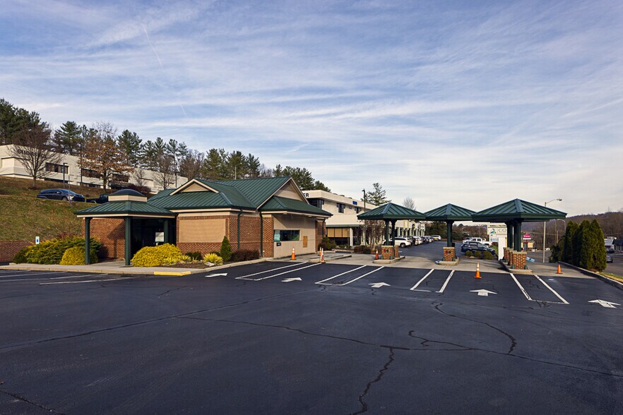 1708 N Eastman Rd, Kingsport, TN à vendre - Photo de l’immeuble – Image 2 sur 15