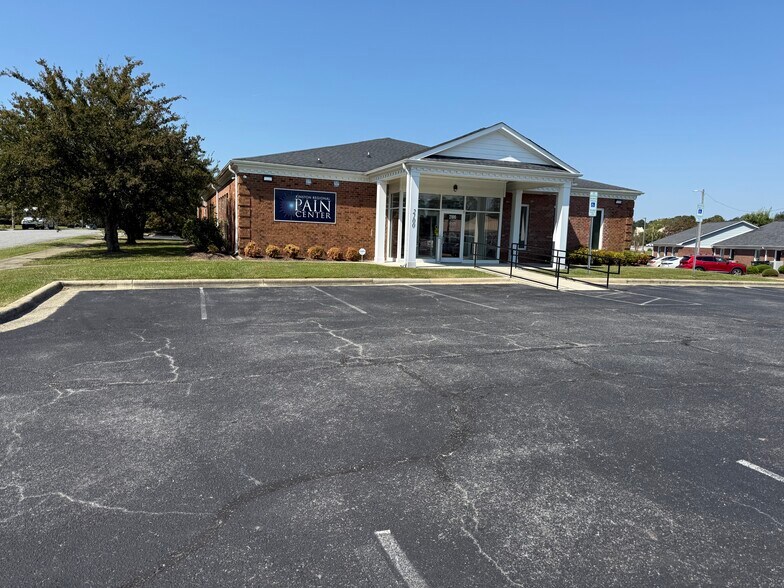 2100 Presbyterian Ln, Kinston, NC à vendre - Photo principale – Image 1 sur 22