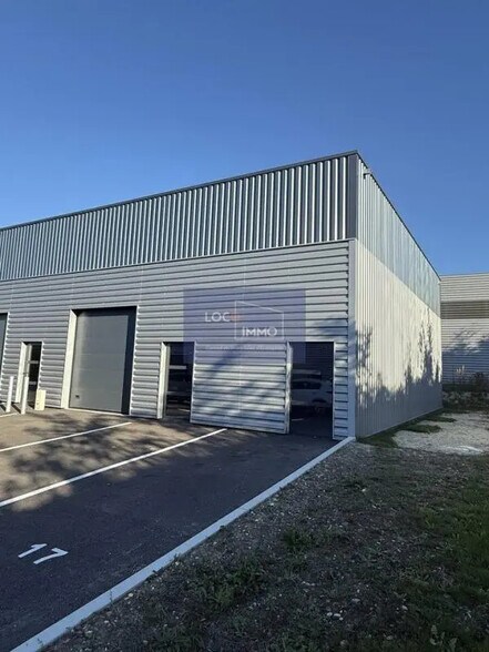 Industriel/Logistique dans Bassens à louer - Photo de l’immeuble – Image 2 sur 5