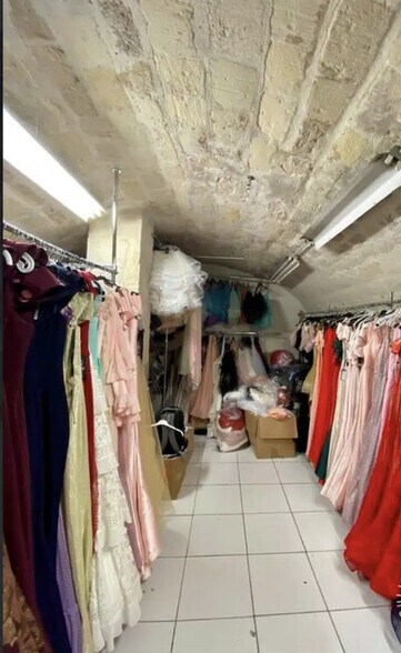 Local commercial dans Paris à louer - Photo de l’immeuble – Image 3 sur 4