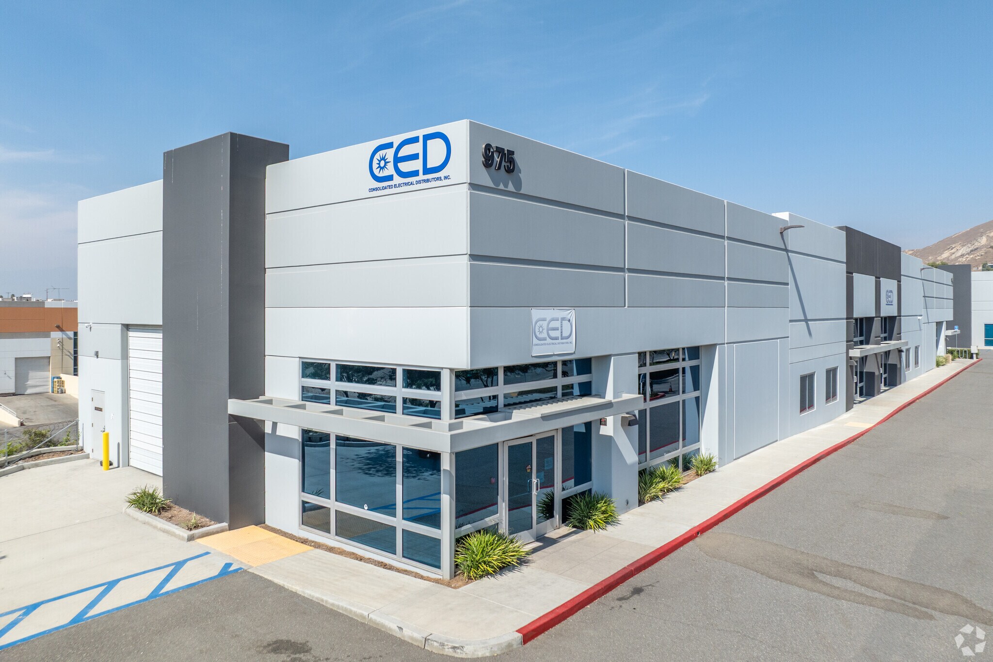 975 Marlborough Ave, Riverside, CA à louer Photo principale– Image 1 sur 5