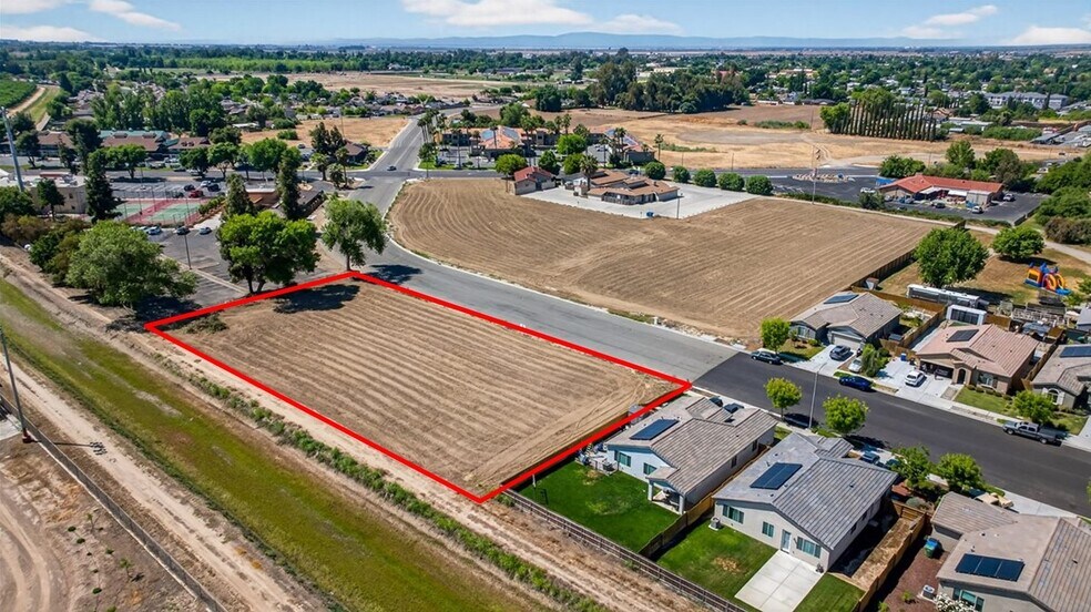 430 Daphne ln, Lemoore, CA à vendre - Photo de l’immeuble – Image 2 sur 5