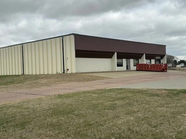900 E 48th St N, Sioux Falls, SD à louer - Photo de l’immeuble – Image 3 sur 20