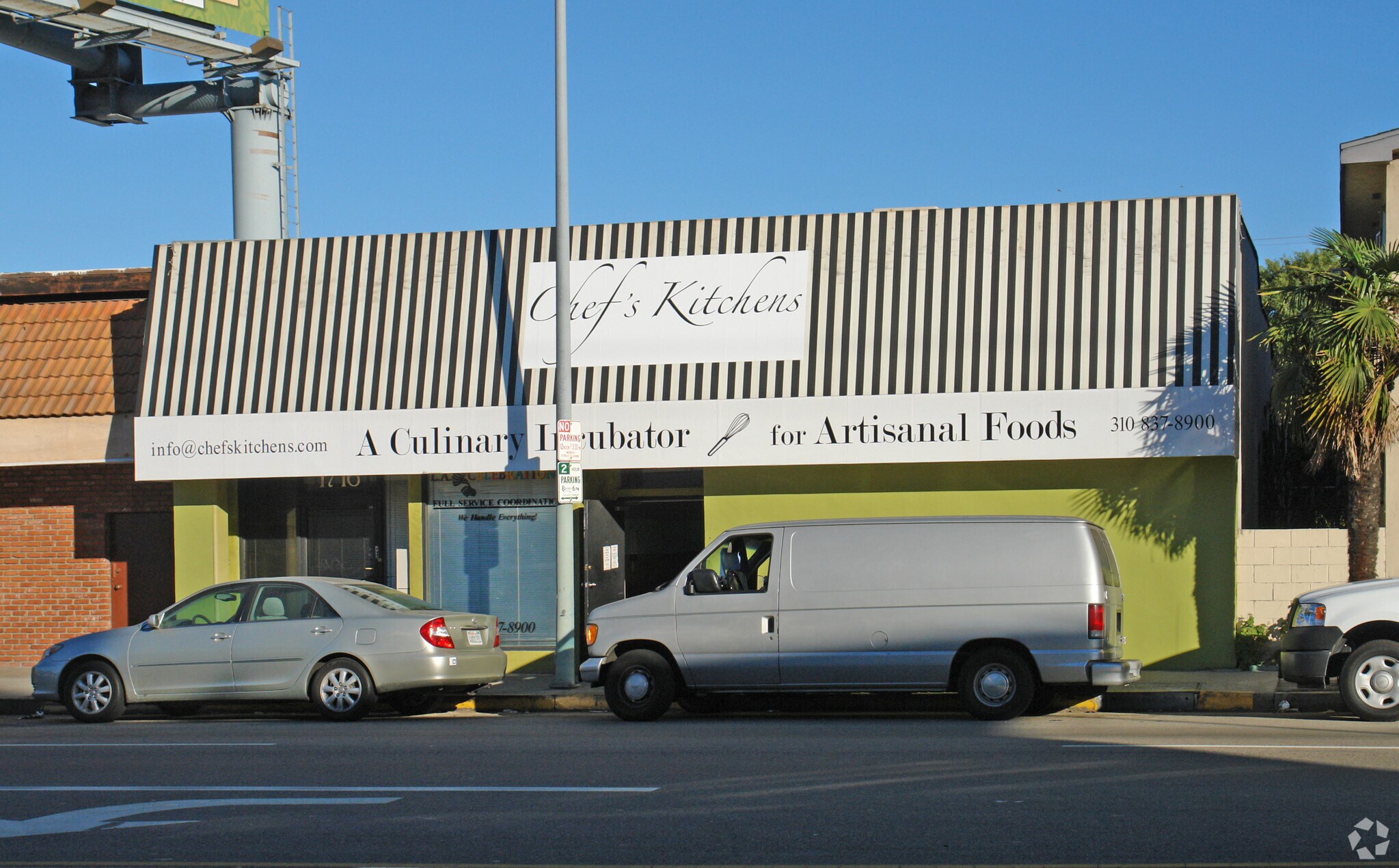 1716 S Robertson Blvd, Los Angeles, CA à louer Photo principale– Image 1 sur 4