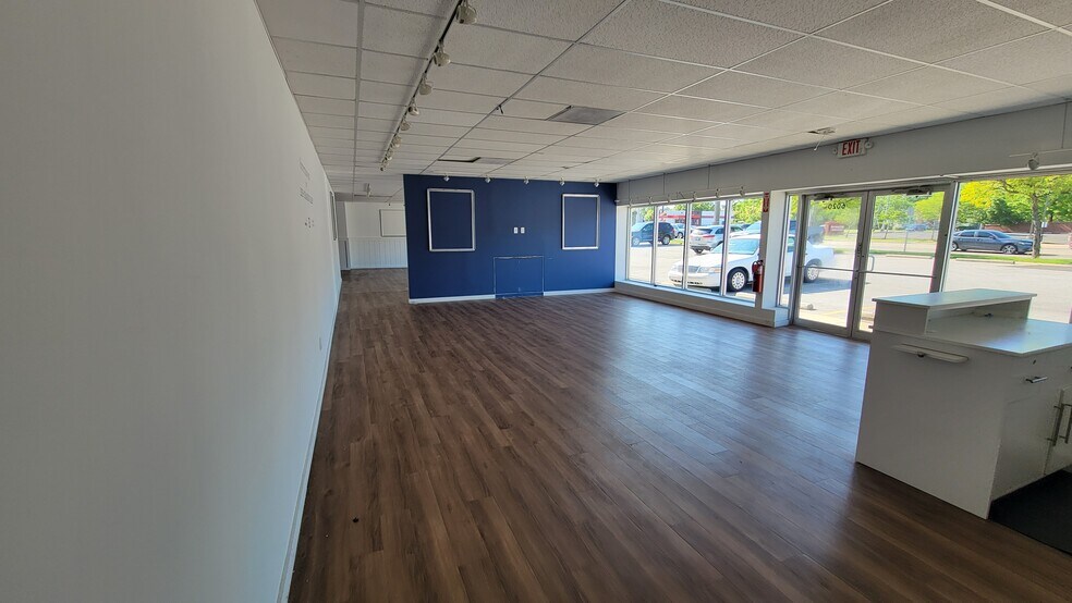 6010-6020 Mayfield Rd, Mayfield Heights, OH à louer - Photo de l’immeuble – Image 2 sur 9